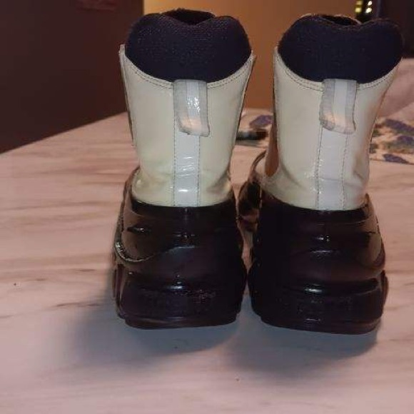 I bought those boots from somerset mall from the Burberry store for $800 - Picture 2 of 5